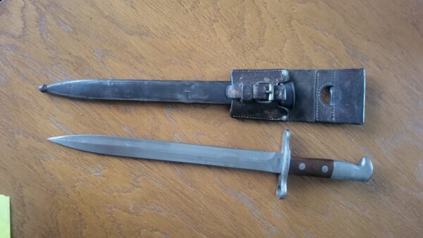 Bagnet szwajcarski wz.1911 z żabką